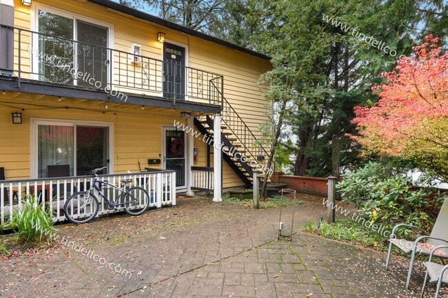 Photo - Charming Upstairs 2BD/1BA in the Heart of Multnomah Village House