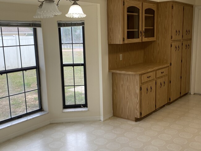 Eat in Kitchen - 5727 S Eaton Ter