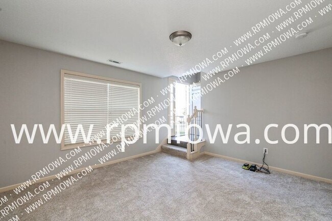 Building Photo - Johnston Townhome! 3 Bedroom, 2.5 Bathroom...