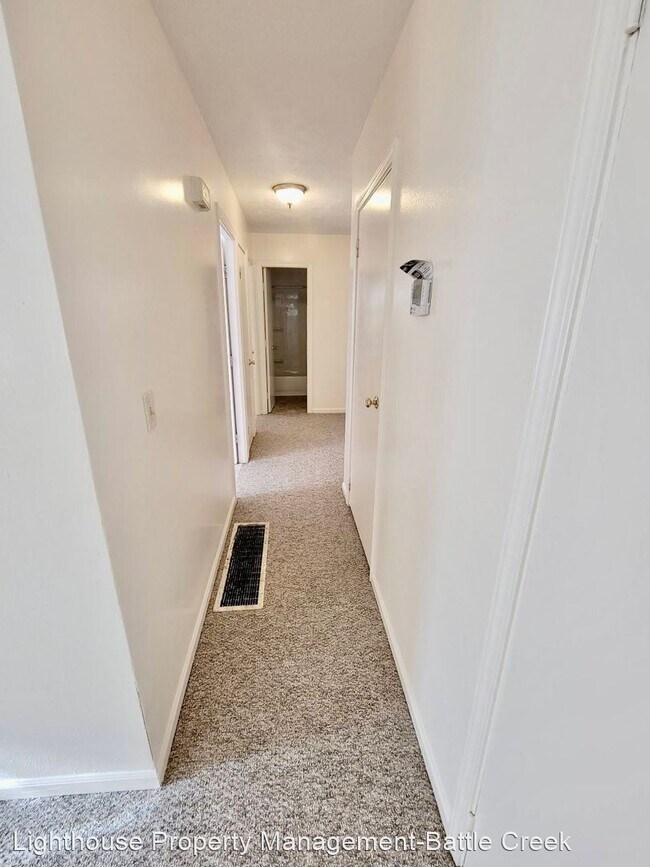 Building Photo - 5 br, 2 bath House - 44 Arlington Dr