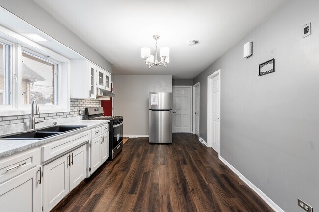 Building Photo - 3255 S 61st Ct