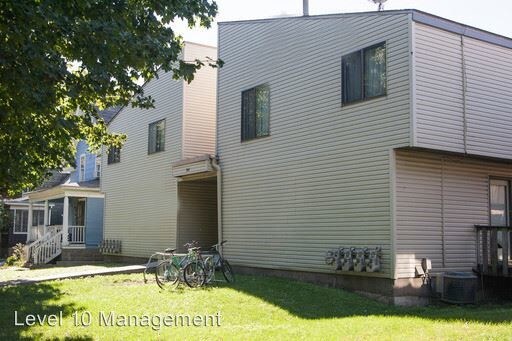 Primary Photo - 951-951 17th Ave SE