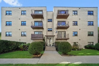 Building Photo - 2615 W Foster Ave