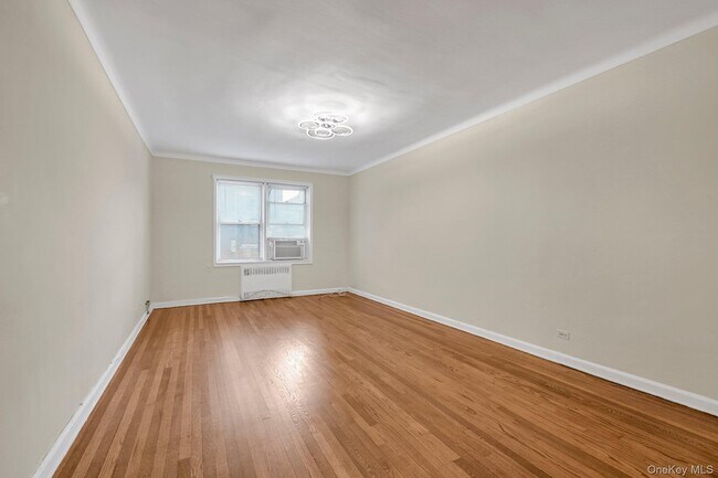 Foto del edificio - 63-60 102nd St