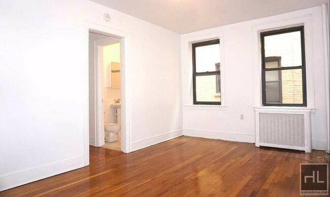 Building Photo - 33 STREET