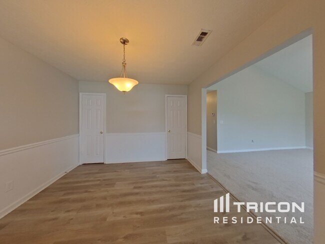 Building Photo - 1400 Meadow Ct