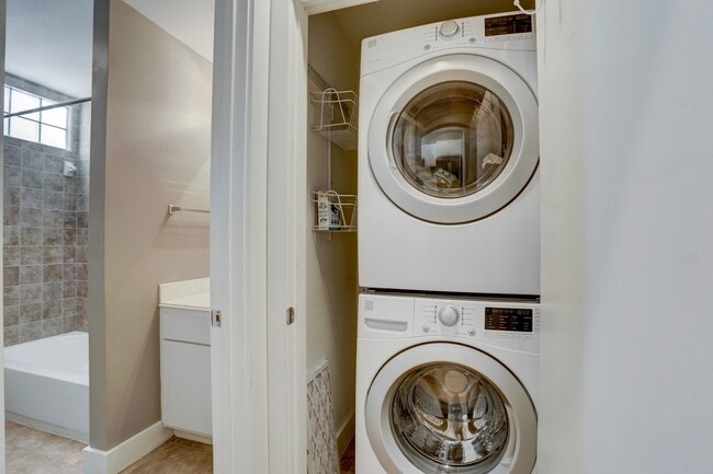 Building Photo - 7650 Springhill St