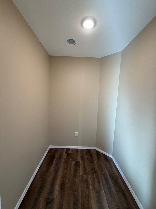 Building Photo - Modern Energy Efficiency!!!