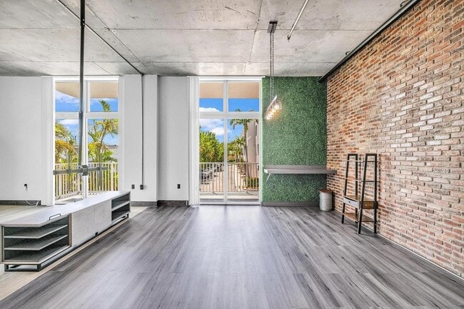 Building Photo - 2100 Van Buren St