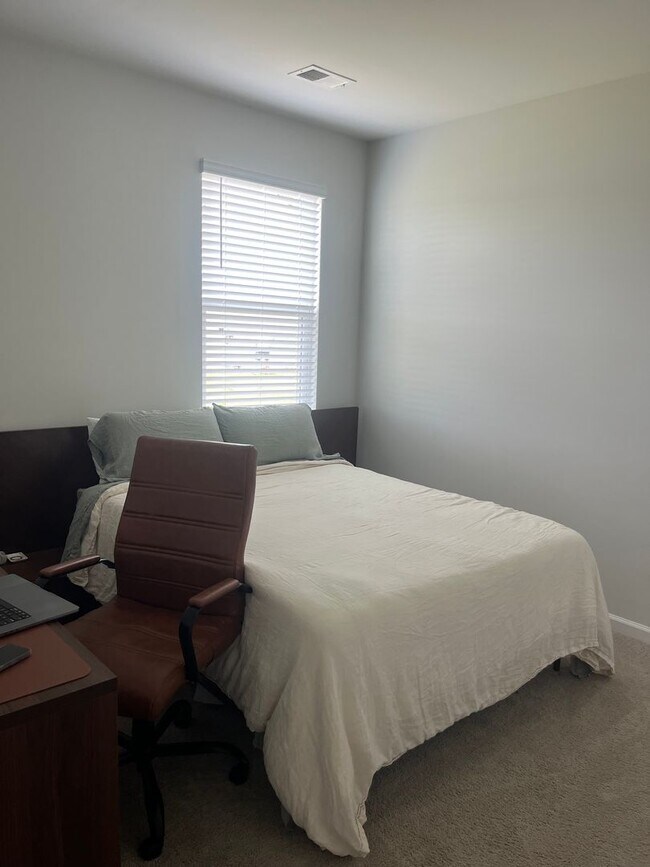 Foto del edificio - Available July 10th. Beautiful New Construction Home in the Desirable Community of French Quarter...