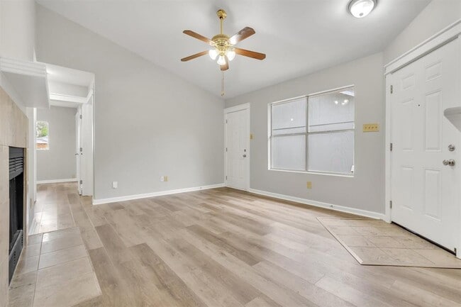 Foto del edificio - 720 Decker Prairie Dr