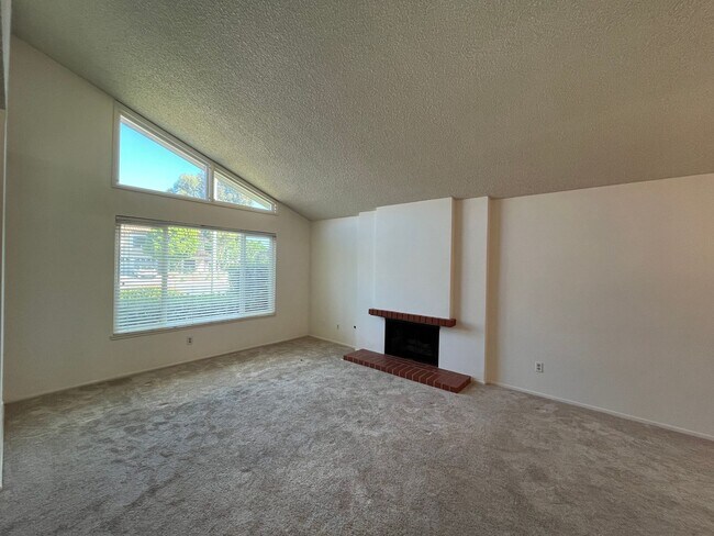 Building Photo - Porter Ranch 4+2 w/pool, upgraded kitchen + 3 car garage!