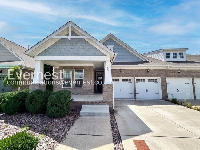 Building Photo - 252 Tanglewood Ln