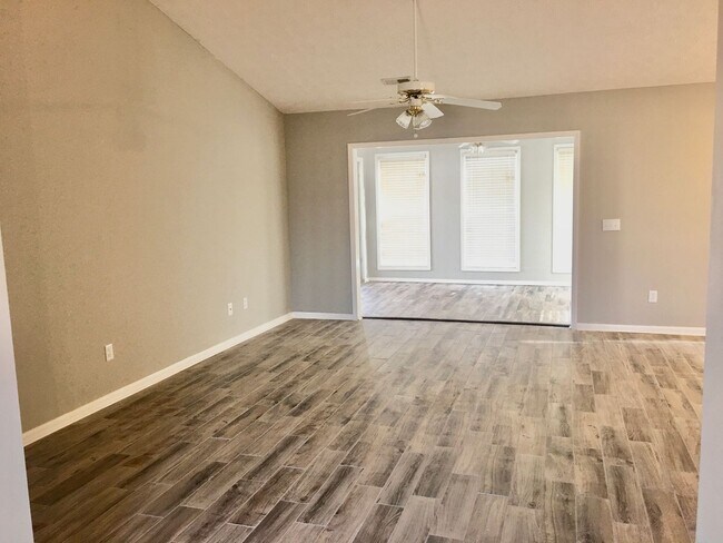 Foto del edificio - Coming Soon! 4 Bedroom 2 Bathroom Home