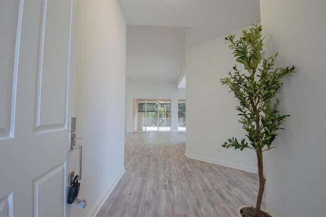 Building Photo - 7046 Fish Creek Ln