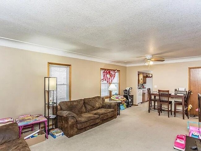 Foto del edificio - 1519 Mattern Ave