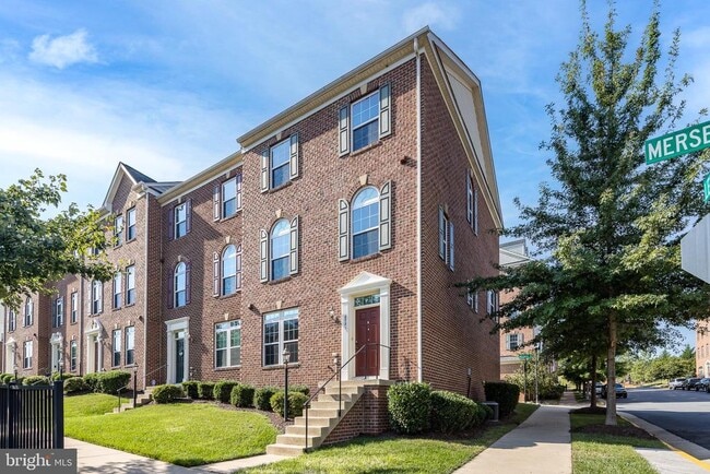 Building Photo - 2321 Merseyside Dr