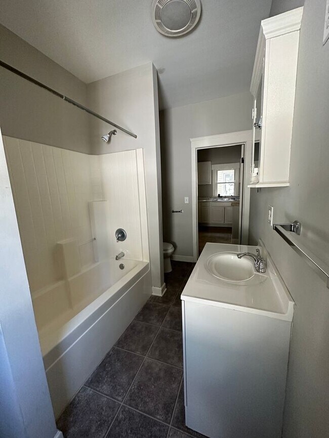 Foto del edificio - 3315 Woodbridge Ave