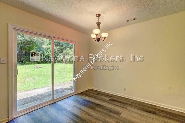 Building Photo - 5576 Kiernan Dr