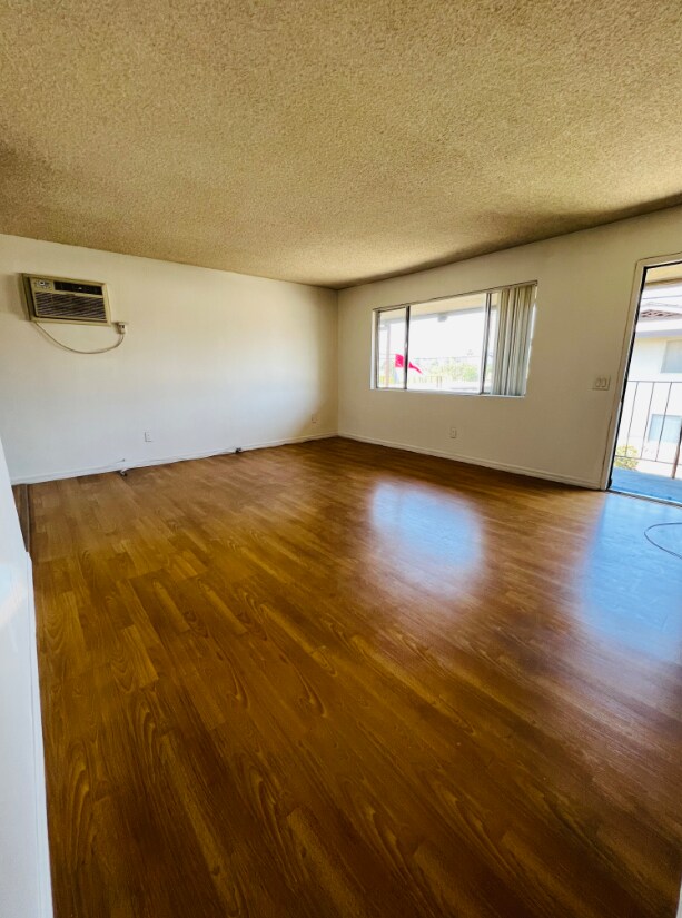 Foto del edificio - 2415 Pattiglen Ave