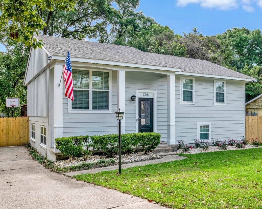 Primary Photo - 308 N University Blvd