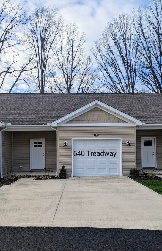 Primary Photo - 2 Bedroom Ranch Treadway Ponds