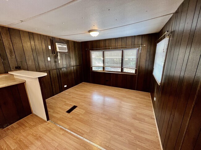 Building Photo - 10 Mandalay Dr