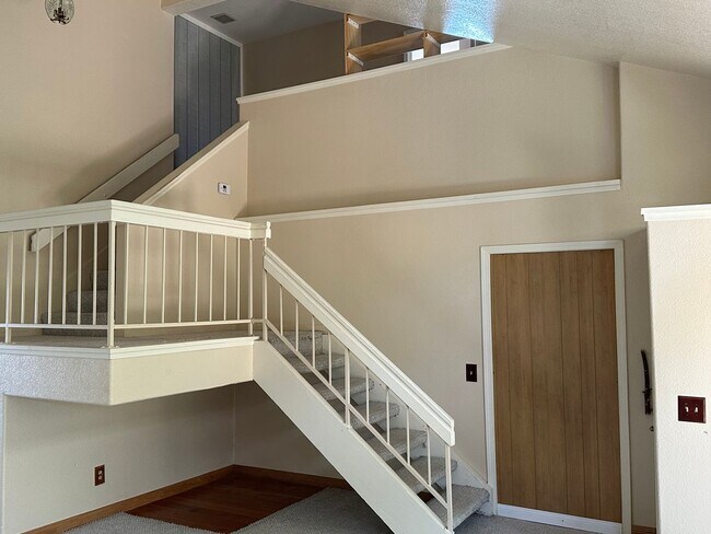 Building Photo - Two bedroom condo with view of ocean