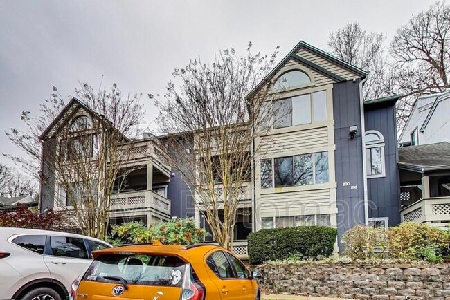 Foto del edificio - 896 Windbrooke Dr