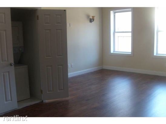 Building Photo - 147 Grand St