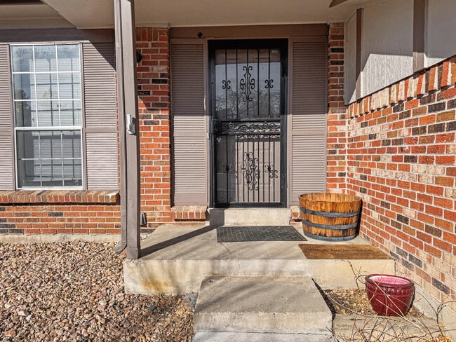 Building Photo - 14515 E Oregon Dr