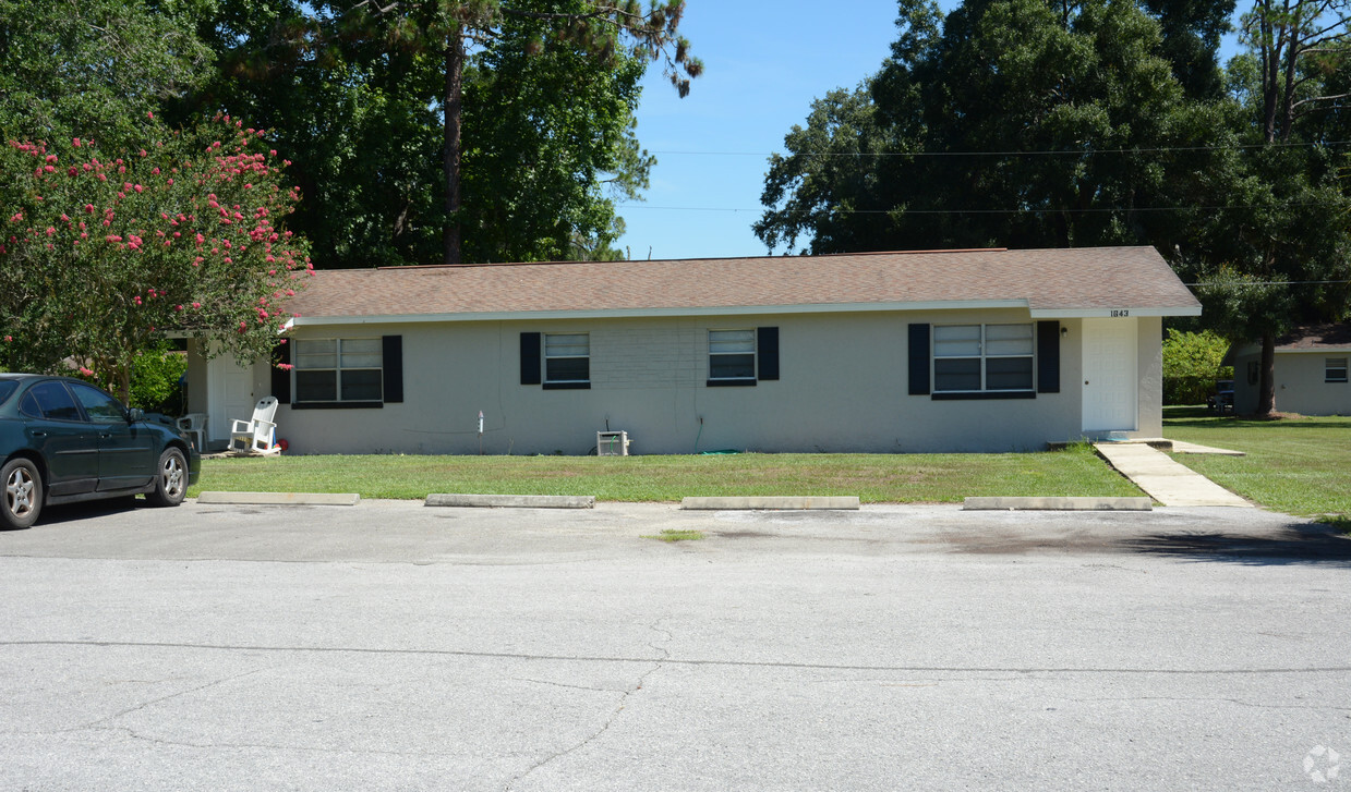 Building Photo - Oak Crest Villas