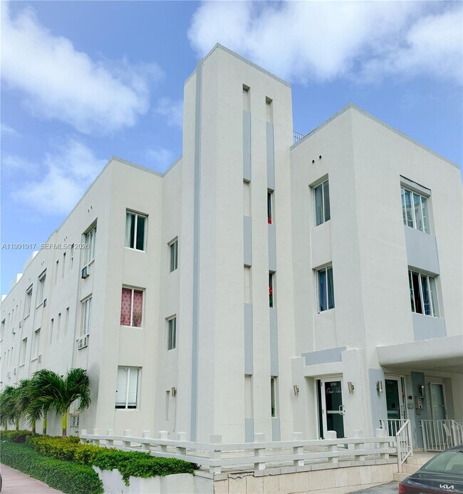 Building Photo - 3700 Collins Ave
