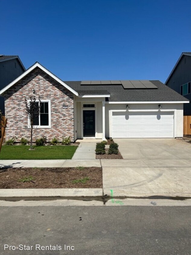 3 br, 2 bath House 2496 W. Claridge Way House Rental in Hanford, CA