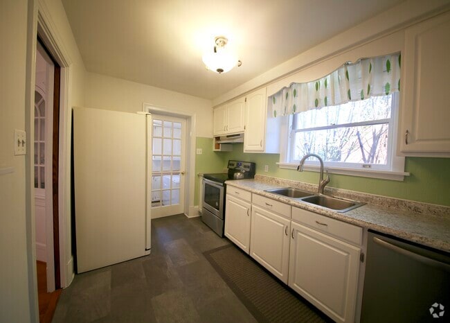 Building Photo - 2308 Buckingham Ave