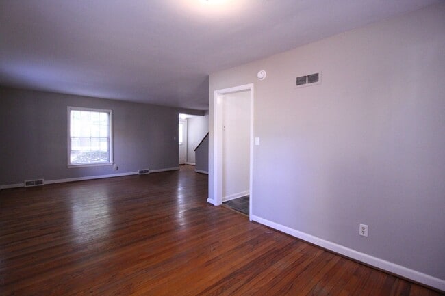 Foto del edificio - October FREE On This 2 Bedroom 1 Bath Dupl...