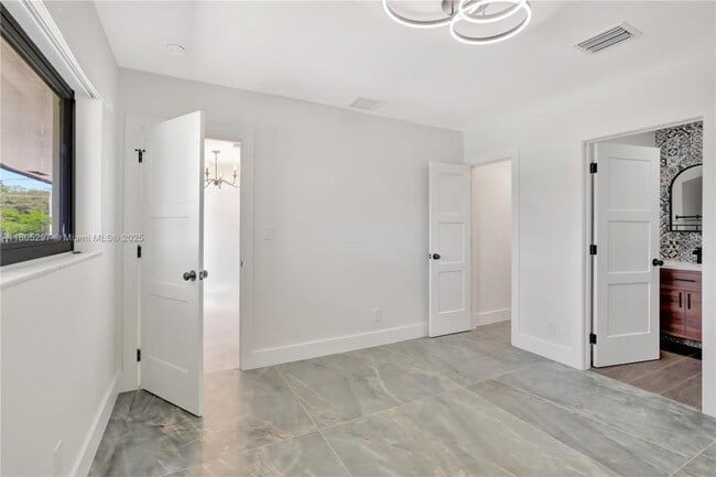 Building Photo - 2 bedroom in Dania FL 33312