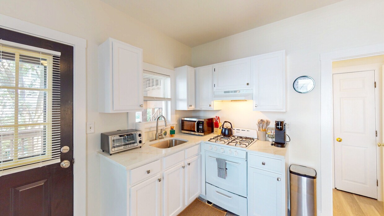 Primary Photo - 24 Hews St