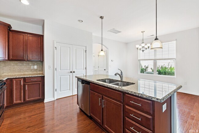 Foto del edificio - 121 Durants Neck Ln