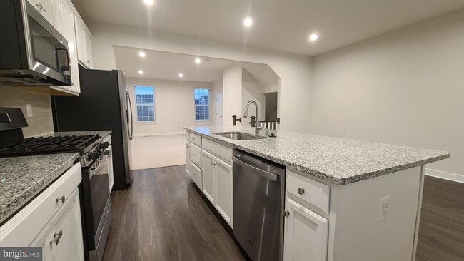 Building Photo - 24593 Hutchinson Farm Dr