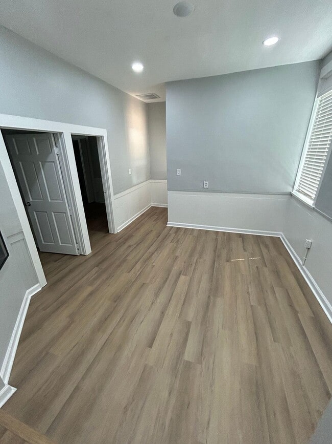 Building Photo - 98 Lee Ave