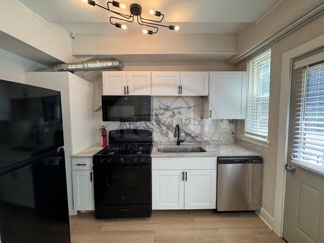 Building Photo - Beautiful 2 Bedroom Midtown Apartment!!