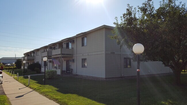 Building Photo - 2204 Valleyhigh Dr NW