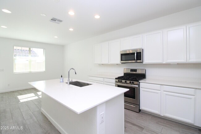 Foto del edificio - 9928 E Tahoe Ave