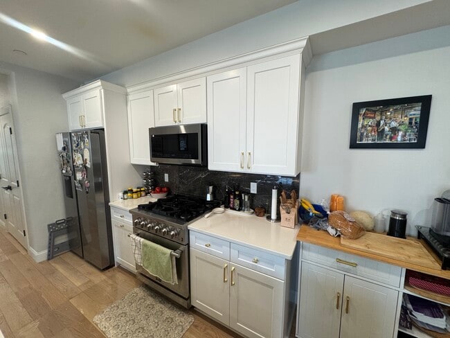 Building Photo - 137 Falcon St