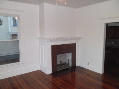Building Photo - 503 W Clark St