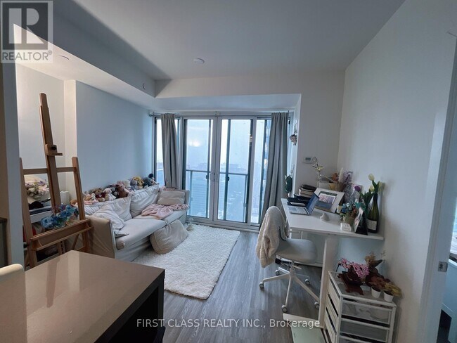 Building Photo - 7 Grenville St