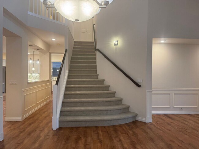 Building Photo - CLICK "REQUEST A TOUR" NOW!