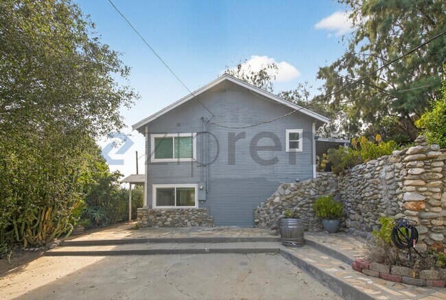 Building Photo - 16925 Hillside Dr