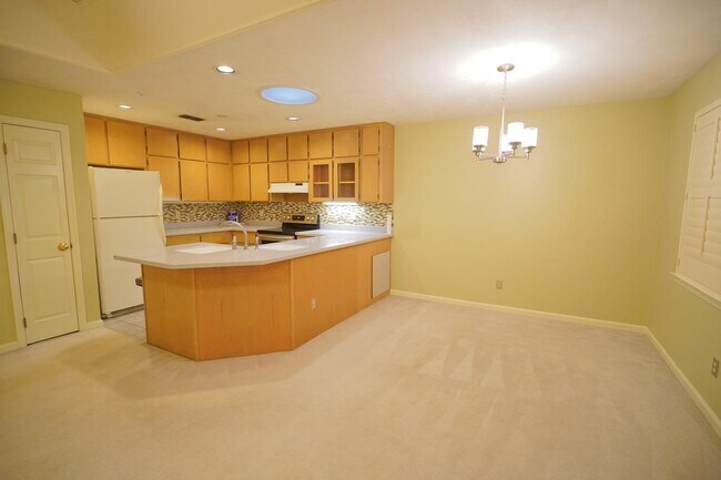Building Photo - 4424 Stratfordshire Ct